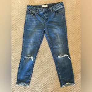 FREE PEOPLE 28 denim distressed blue jeans 👖 capri ankle cropped